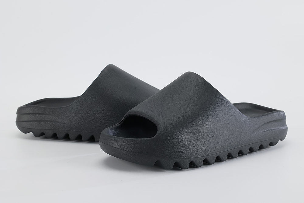 Yeezy Slides 'Onyx' Replica