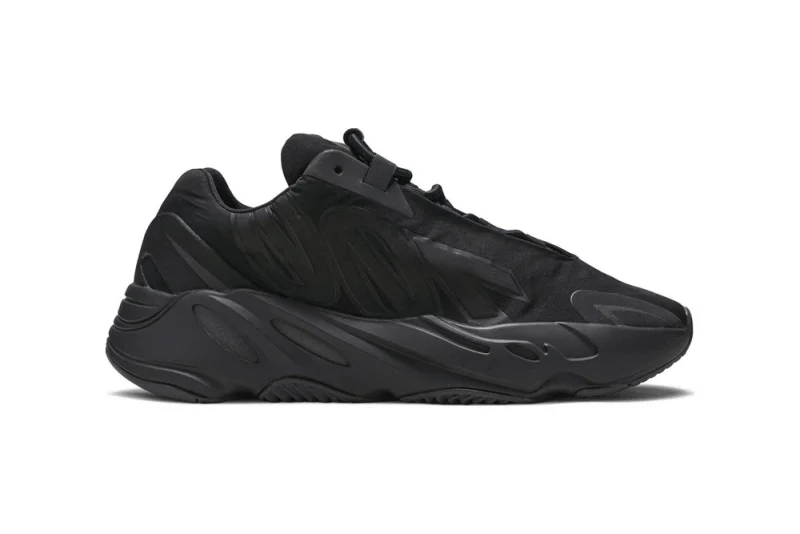 yeezy-boost-700-mnvn-triple-black-replica