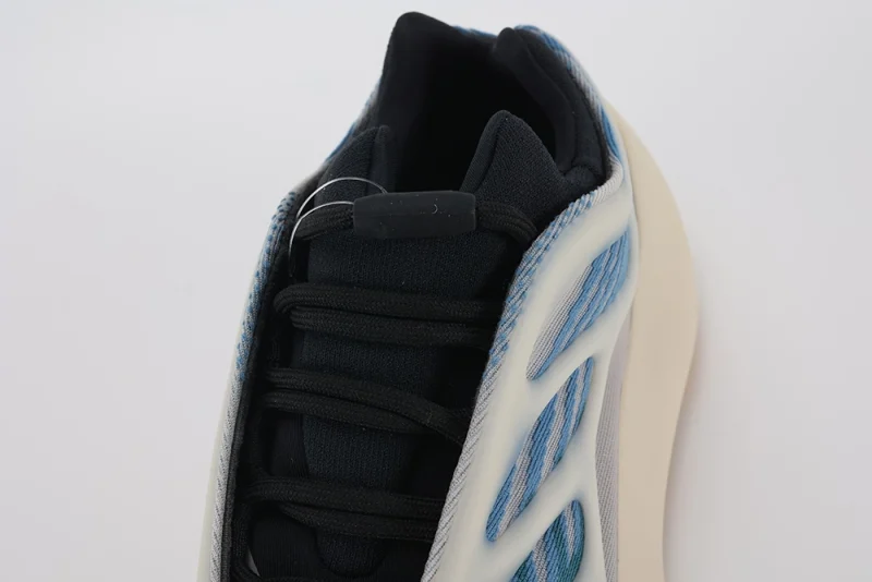 yeezy-700-v3-kyanite-replica