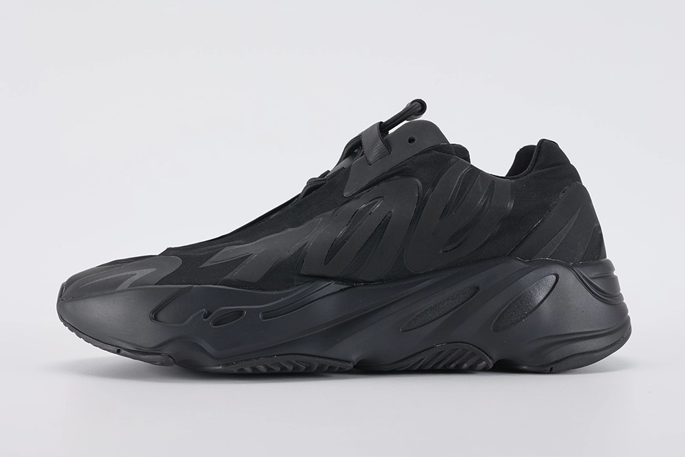 yeezy-boost-700-mnvn-triple-black-replica