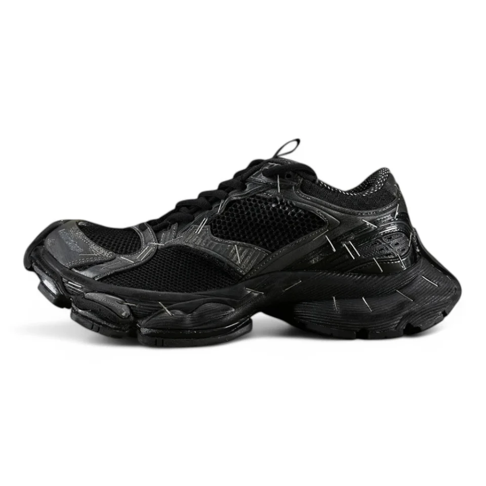 Runner Sneakers in Black Matt