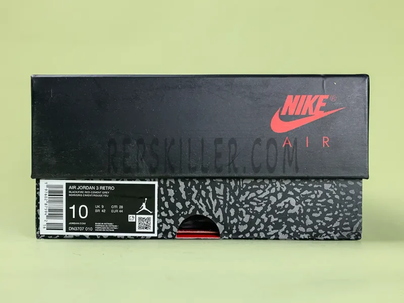 the black jordan 3 shoe box