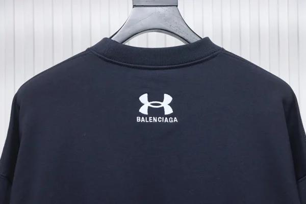 24Fw Embroidered Crew Neck Sweatshirt