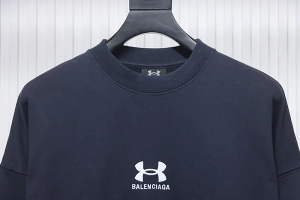 24Fw Embroidered Crew Neck Sweatshirt