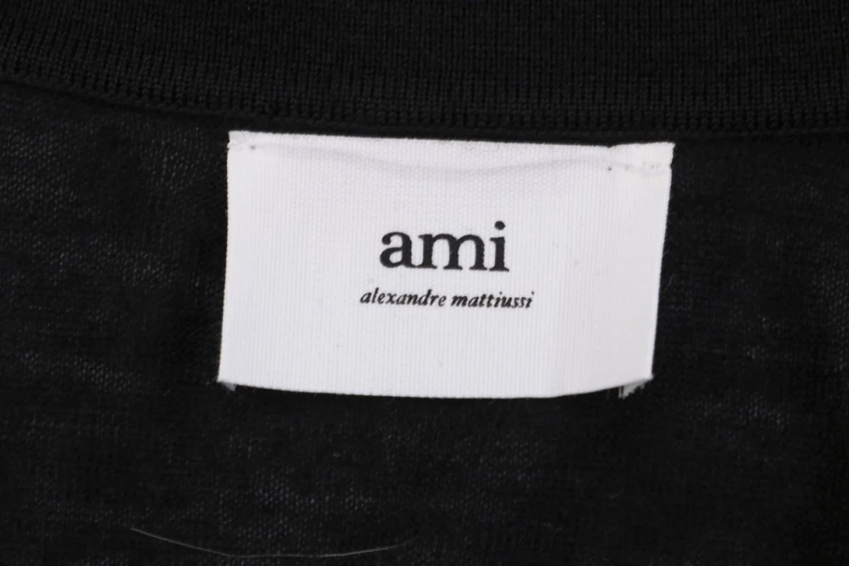 Ami Embossed Heart Embroidery Basic Polo Sweater Black