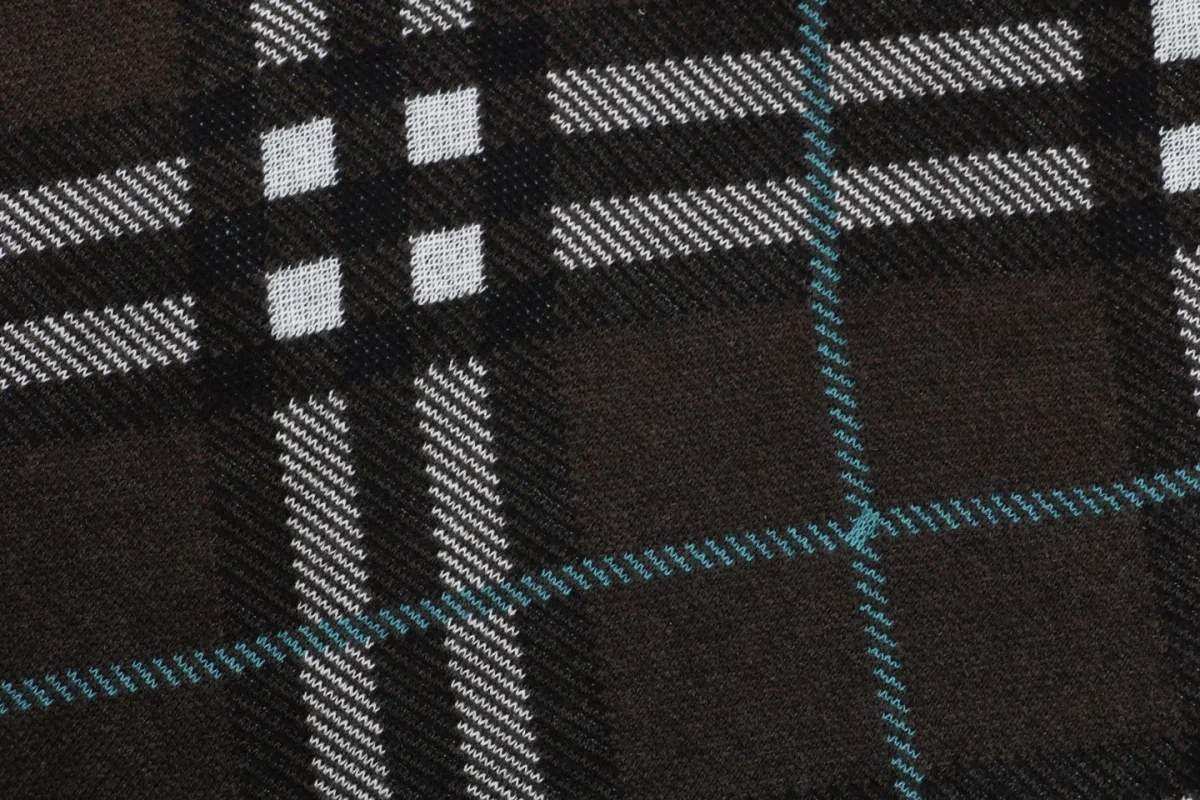 BBrry Diagonal Plaid Round Neck Sweater