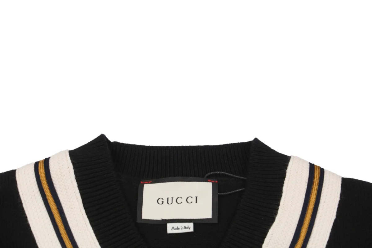 Neckline