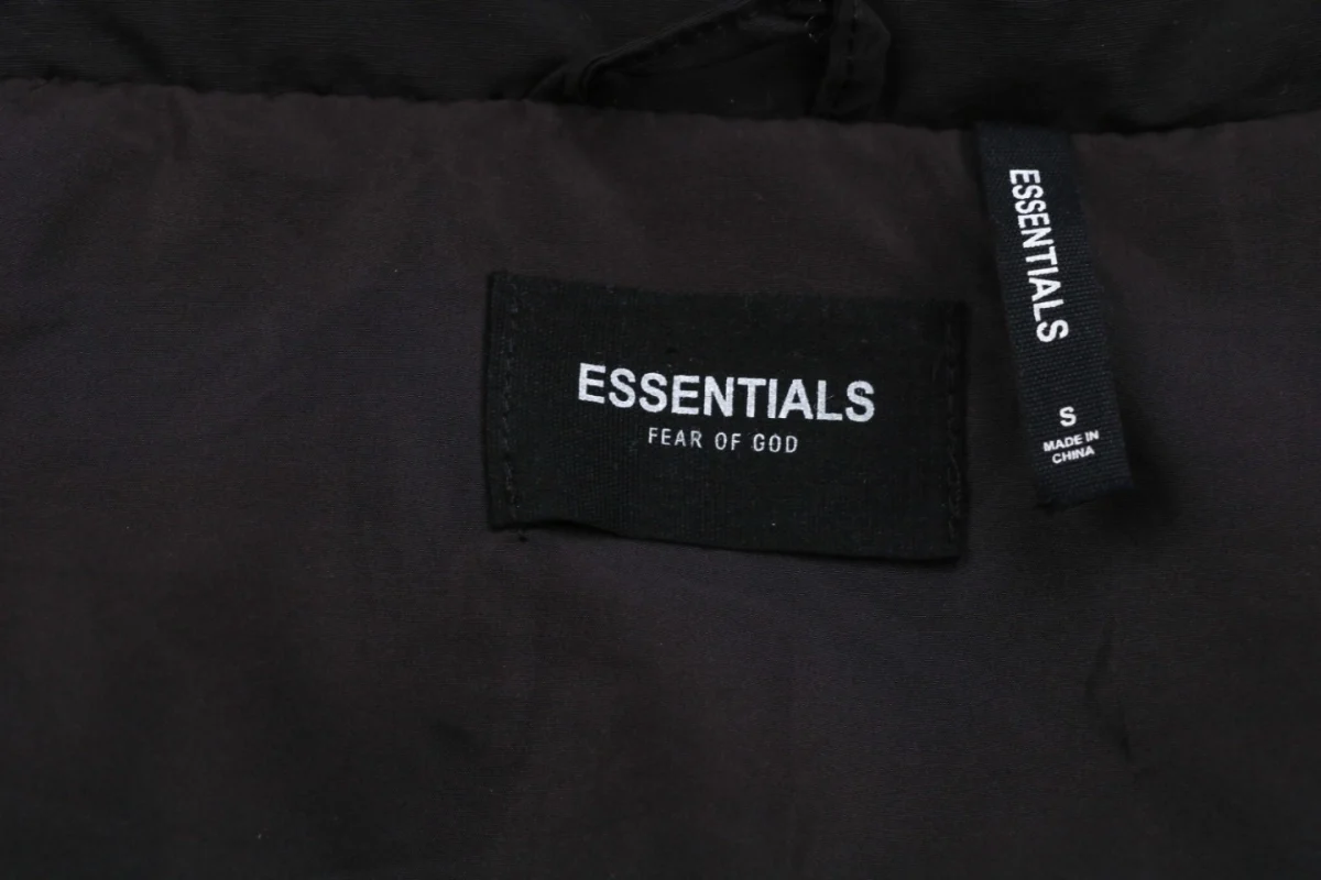 Essentials logo tag