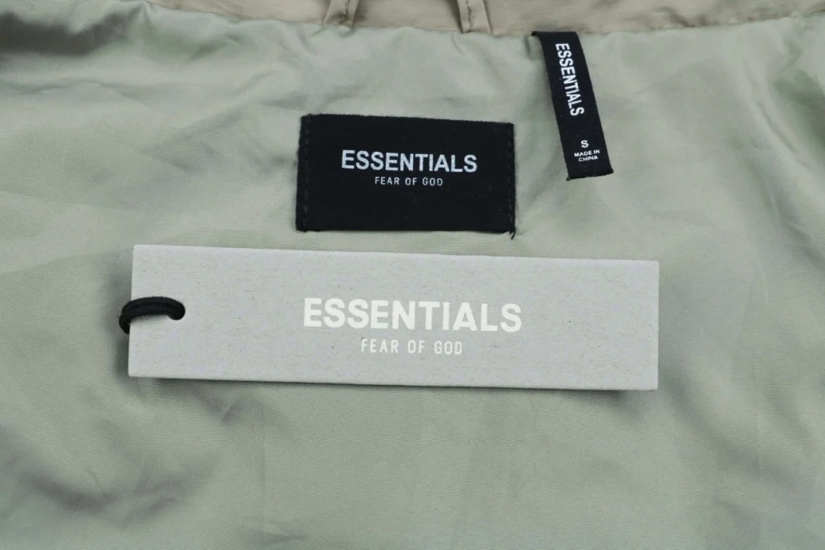 Essentials logo tag