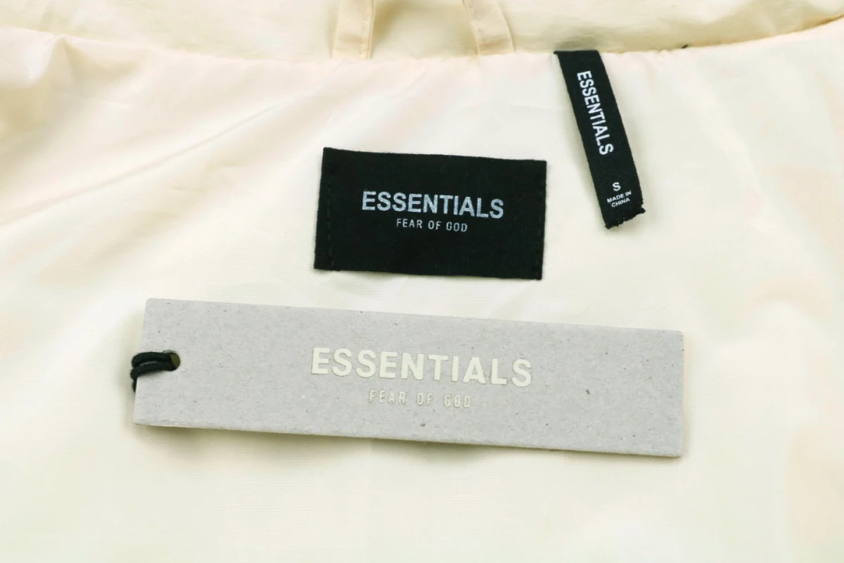 Essentials logo tag