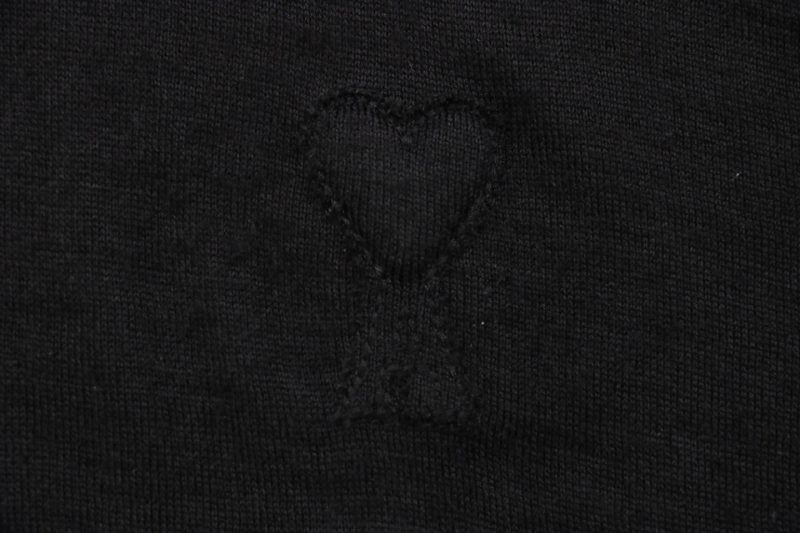 Ami Embossed Heart Embroidery Basic Polo Sweater Black - Image 6