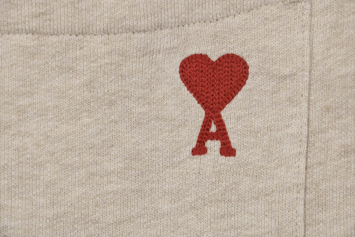 Ami Back Pocket Heart Embroidery Shorts (Beige/Brown/Black/Blue)