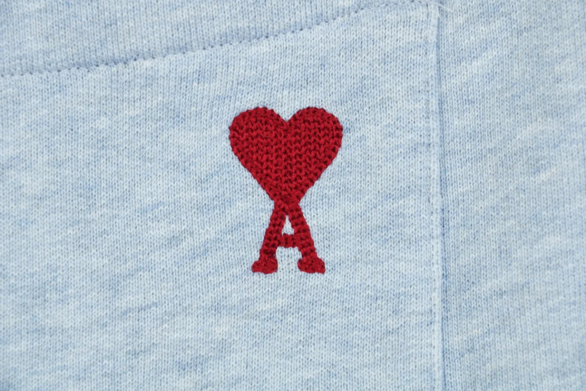 Ami Back Pocket Heart Embroidery Shorts (Beige/Brown/Black/Blue)