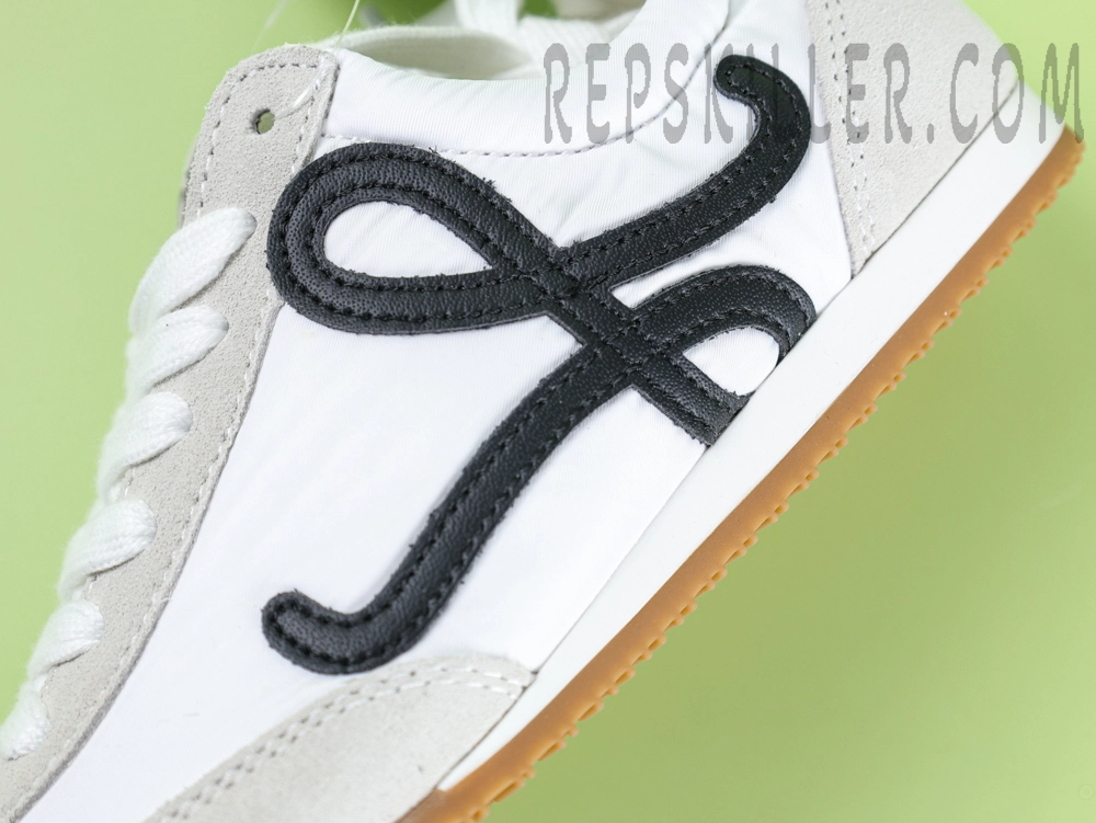 L Ballet Runner 2.0 ‘White/Black’