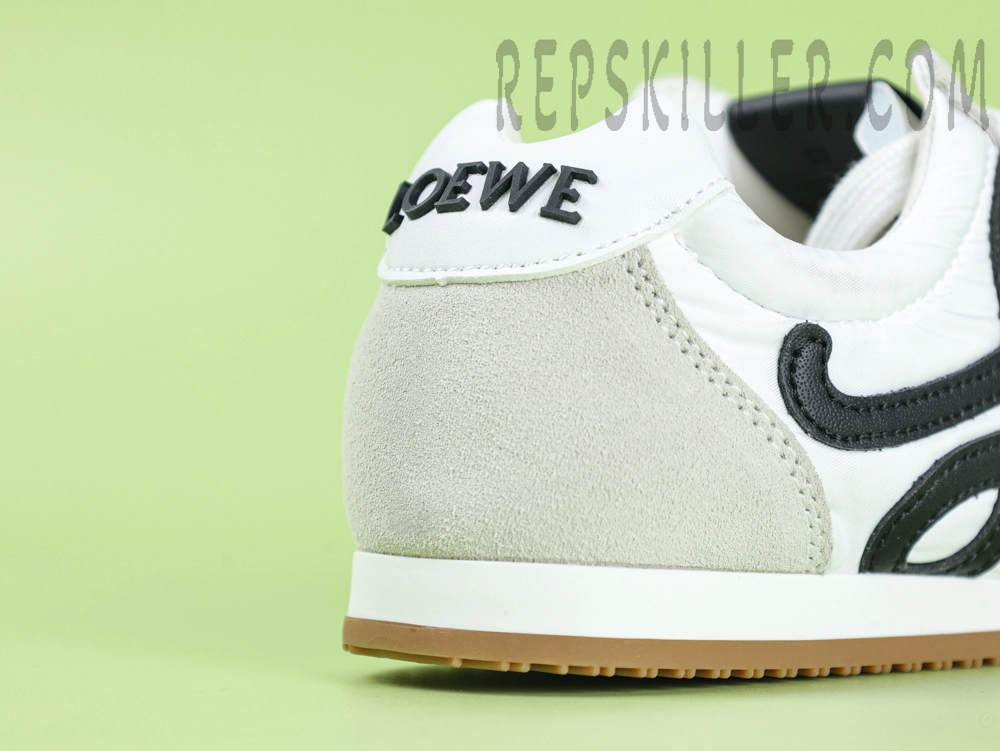 L Ballet Runner 2.0 ‘White/Black’