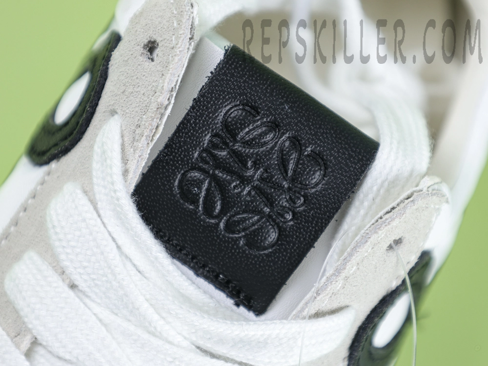 L Ballet Runner 2.0 ‘White/Black’