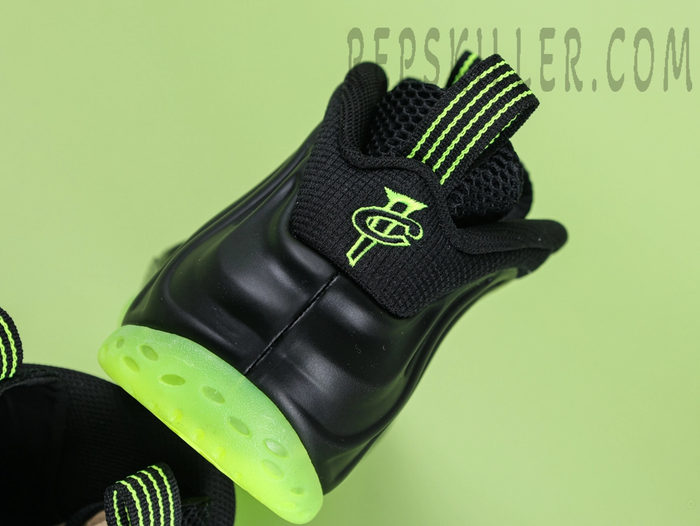 Nike Air Foamposite One ‘Black Volt’