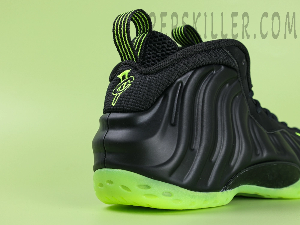 Nike Air Foamposite One ‘Black Volt’