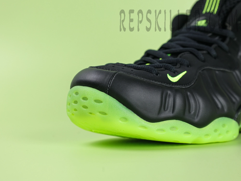 Nike Air Foamposite One ‘Black Volt’