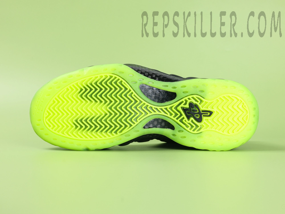 Nike Air Foamposite One ‘Black Volt’