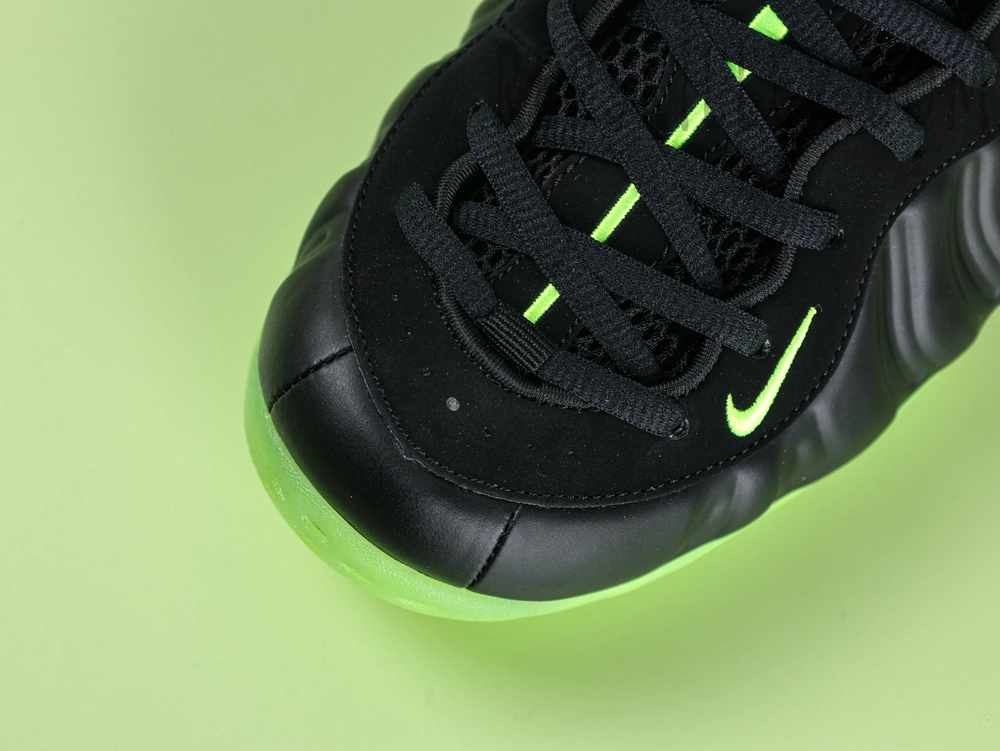 Nike Air Foamposite One ‘Black Volt’