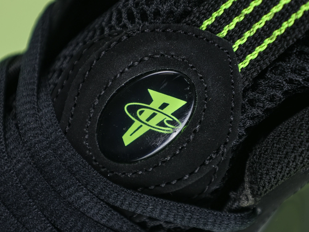 Nike Air Foamposite One ‘Black Volt’