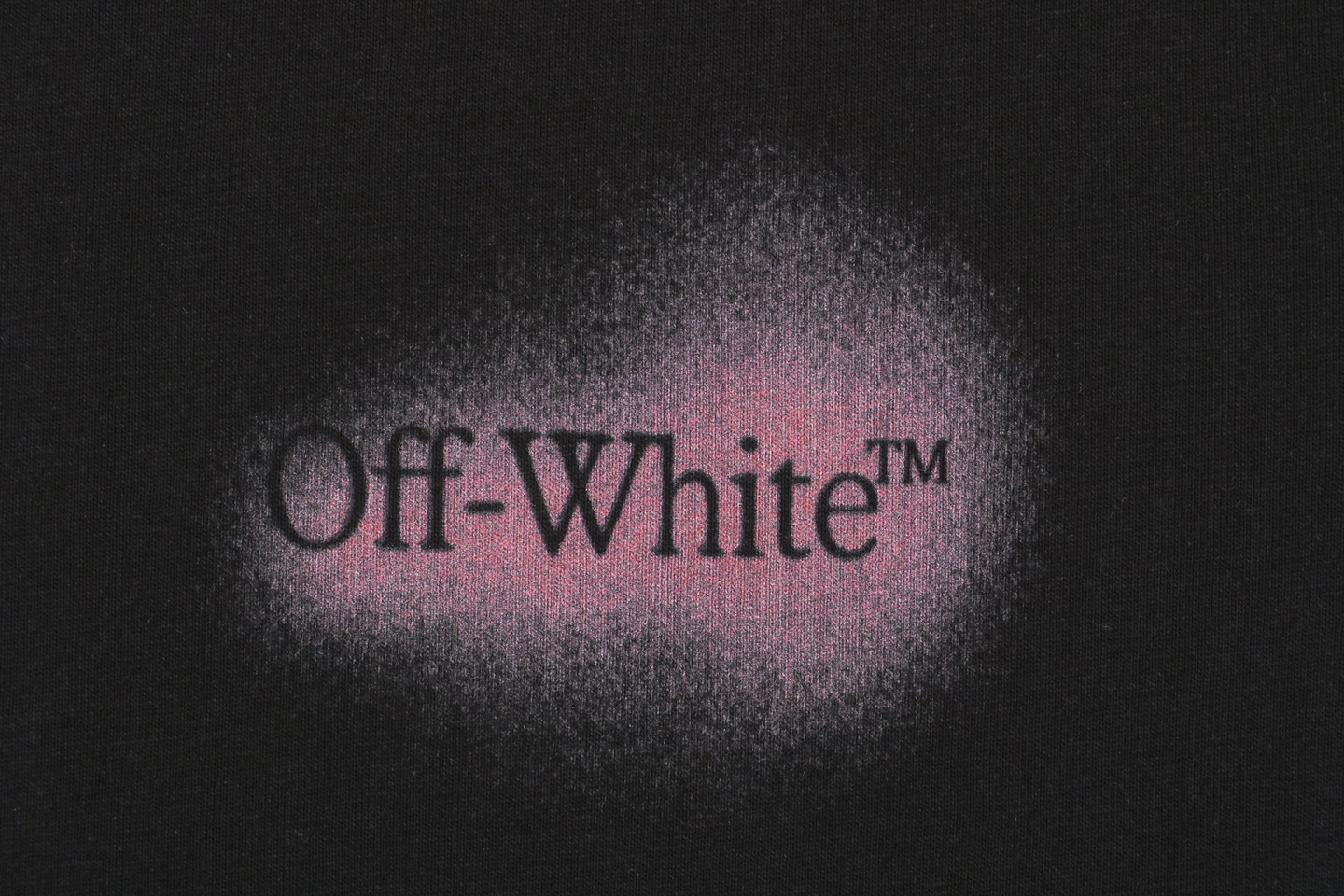 OFF WHITE Spray-Paint Arrow Graphic T-Shirt – Black/Pink