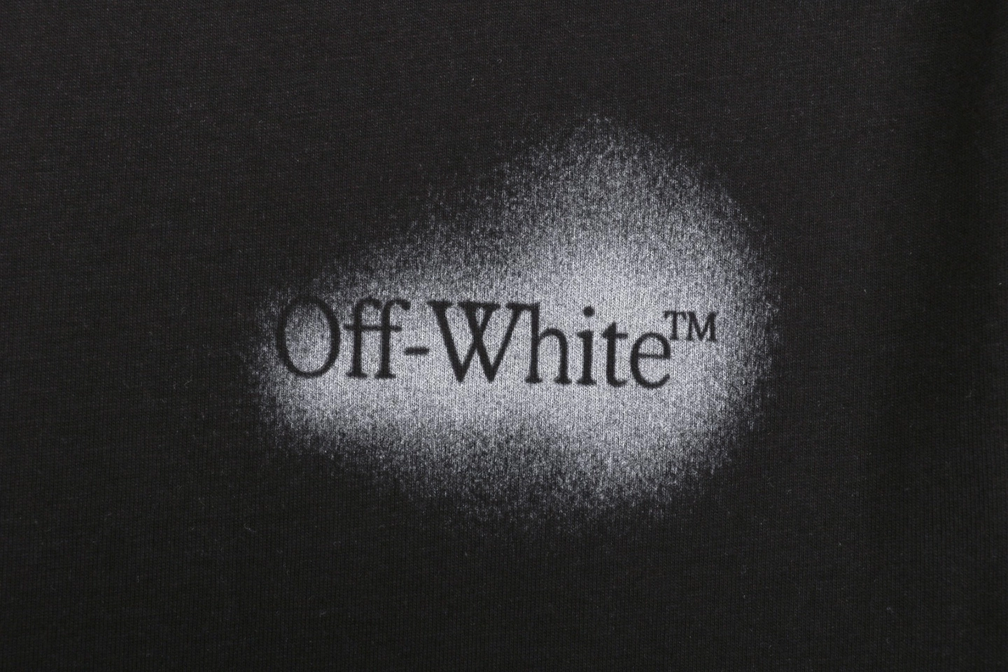 OFF WHITE Spray-Paint Arrow Graphic T-Shirt – Black/White