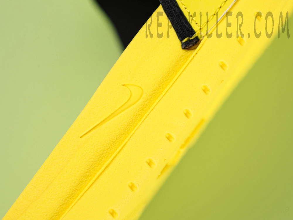 Kobe Offcourt Slide ‘Lightning’