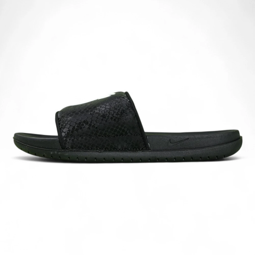 Kobe Offcourt Slide ‘Triple Black’
