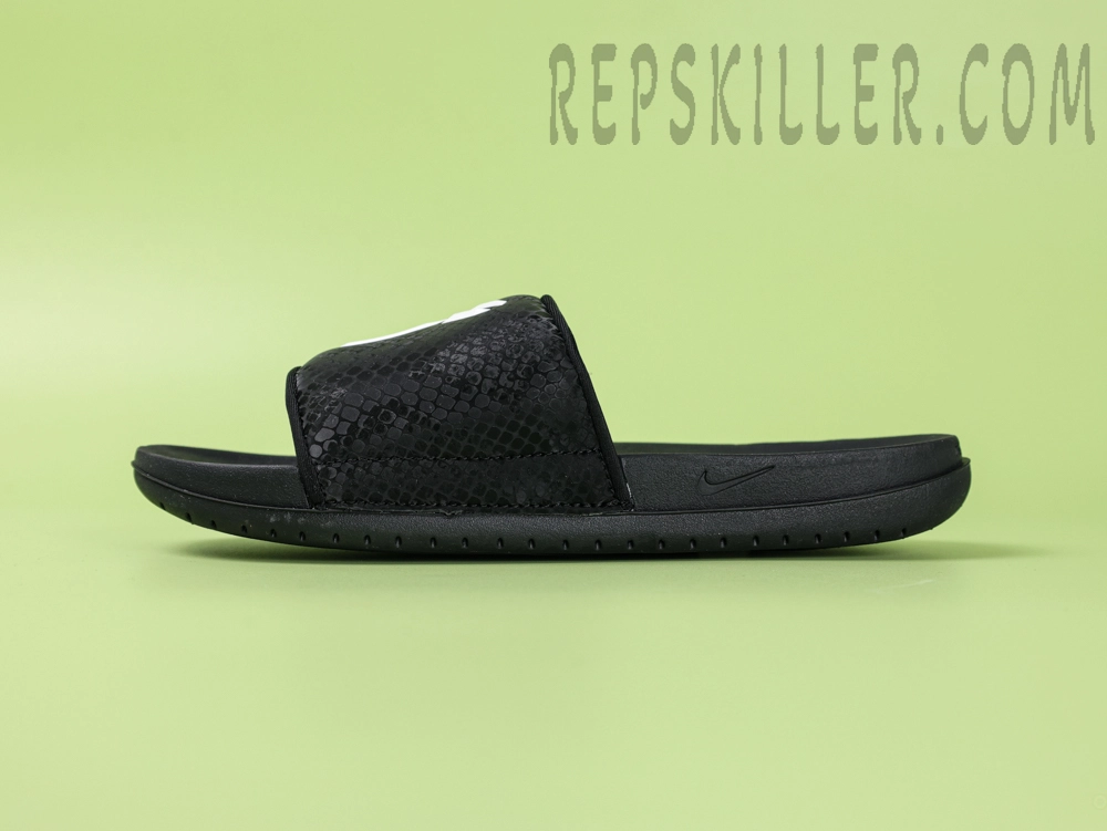 Kobe Offcourt Slide ‘Triple Black’