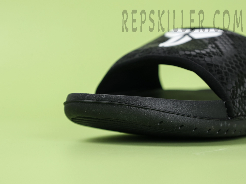 Kobe Offcourt Slide ‘Triple Black’