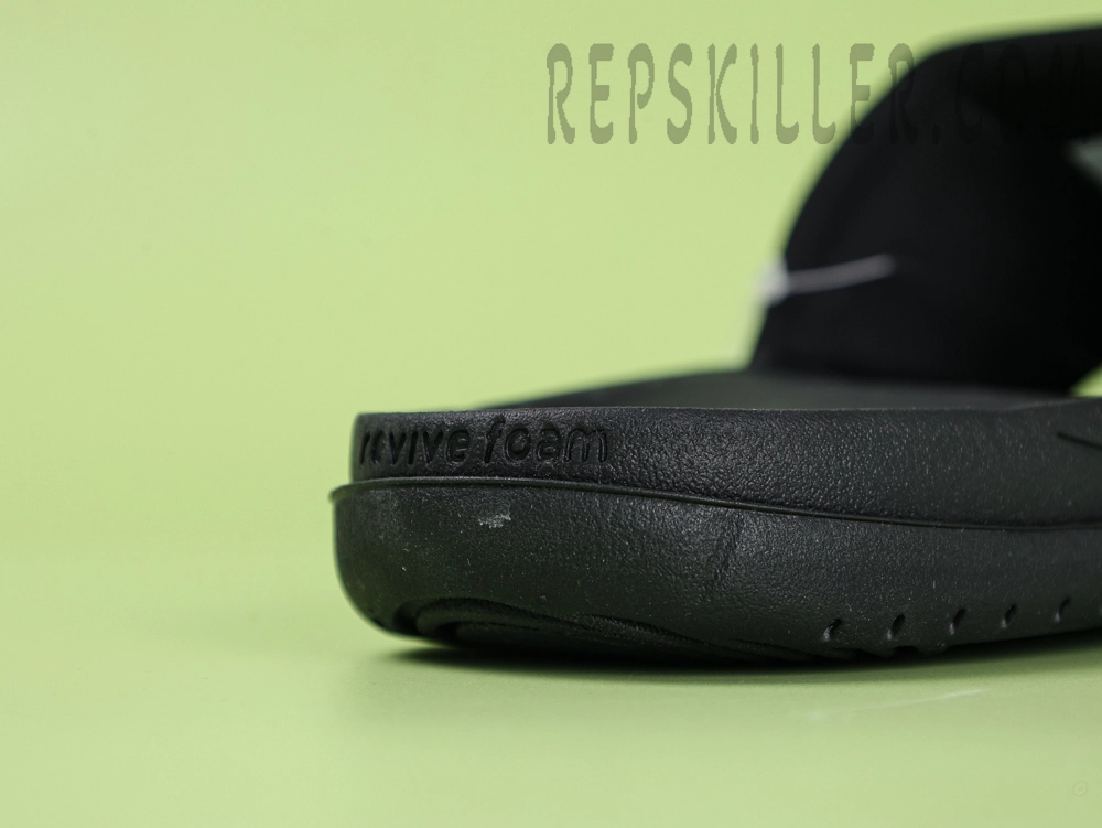 Kobe Offcourt Slide ‘Triple Black’
