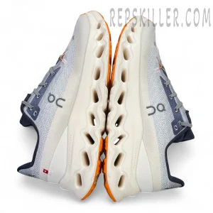 On Cloud Tilt Runner “Ash Navy/Flash Orange”