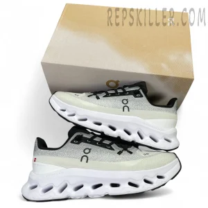 On Cloud Tilt Runner White/Black