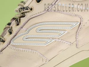 Balenciaga Hamptons Worn-out Sneaker in Beige:Light Blue11