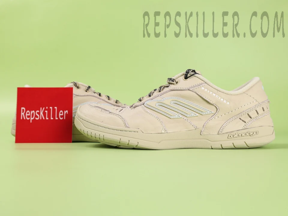 Balenciaga Hamptons Worn-out Sneaker in Beige/Light Blue