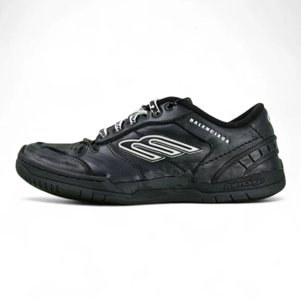 Balenciaga Hamptons Worn-out Sneaker in Black