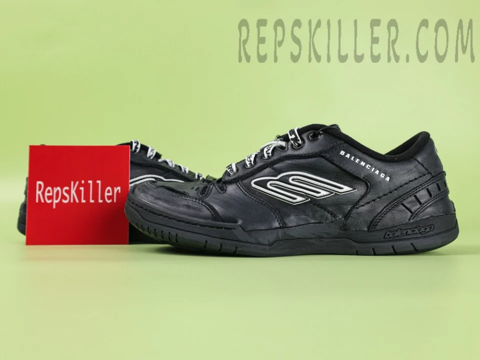 Balenciaga Hamptons Worn-out Sneaker in Black
