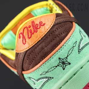 Detailed heel embroidery on Nike Dunk Low SB ‘Rodeo’ with script-style red Nike branding