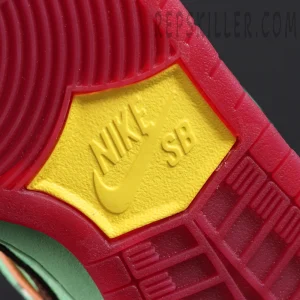 Bottom sole close-up of Nike Dunk Low SB ‘Rodeo’ featuring centered SB logo in yellow