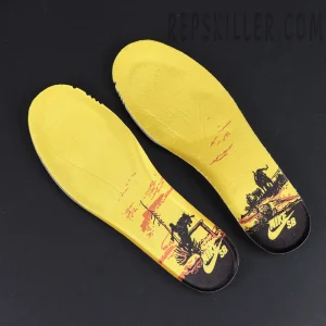 Insoles of Nike Dunk Low SB ‘Rodeo’ featuring cowboy silhouette against a yellow sunset design