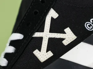 Off-White Vulc Low Top 'Black'10