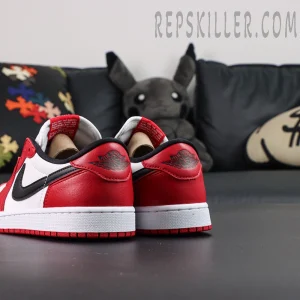 Air Jordan 1 Retro Low OG 'Chicago' 2025 Heels