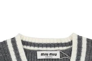 Neckline