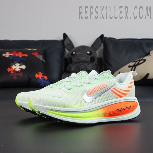 Vomero 18 'Barely Green Hyper Crimson'