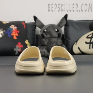 Rear view of the Yeezy Slides ‘Bone’ sandals