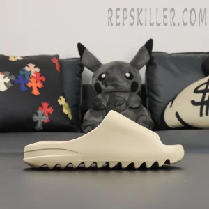 Outer side profile of the Yeezy Slides ‘Bone’
