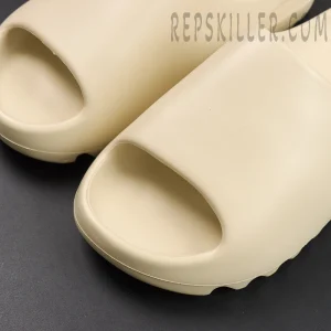 Yeezy Slides 'Bone'9