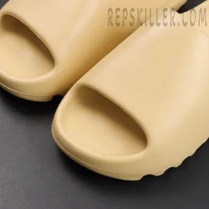 Yeezy Slides ‘Desert Sand’ Toe Detail Displays the rounded open-toe design with a smooth matte finish.